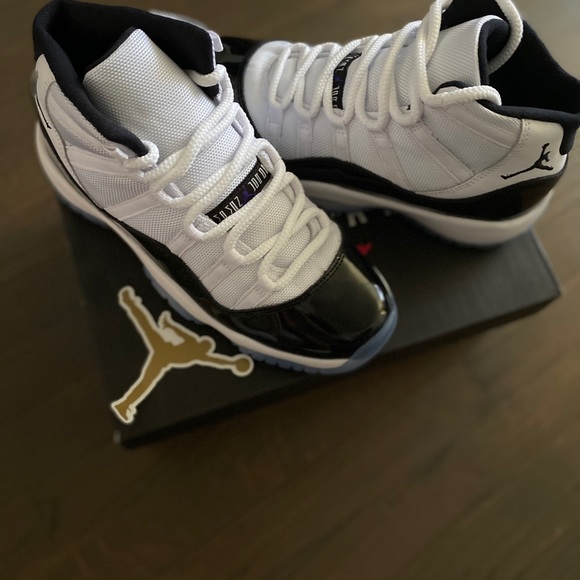 DS AIR JORDAN 11 RETRO - Picture 3 of 6